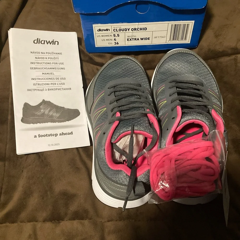 Diawin bend, cloudy orchid, new in box, size 5.5 extra wide, diabetic sneakers